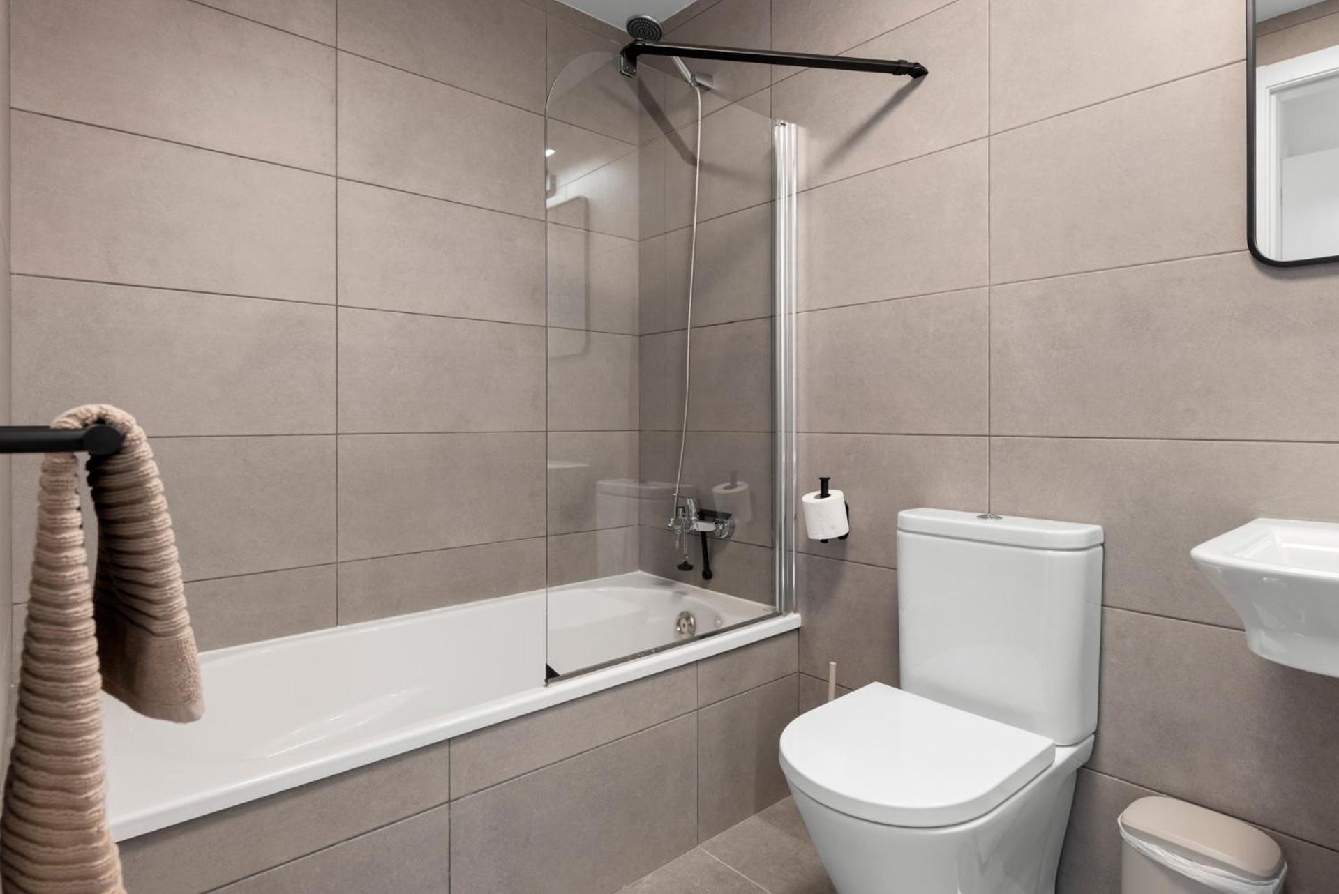 Beautiful 2-Bedroom Apartment Near Center And Beach Эстепона Экстерьер фото