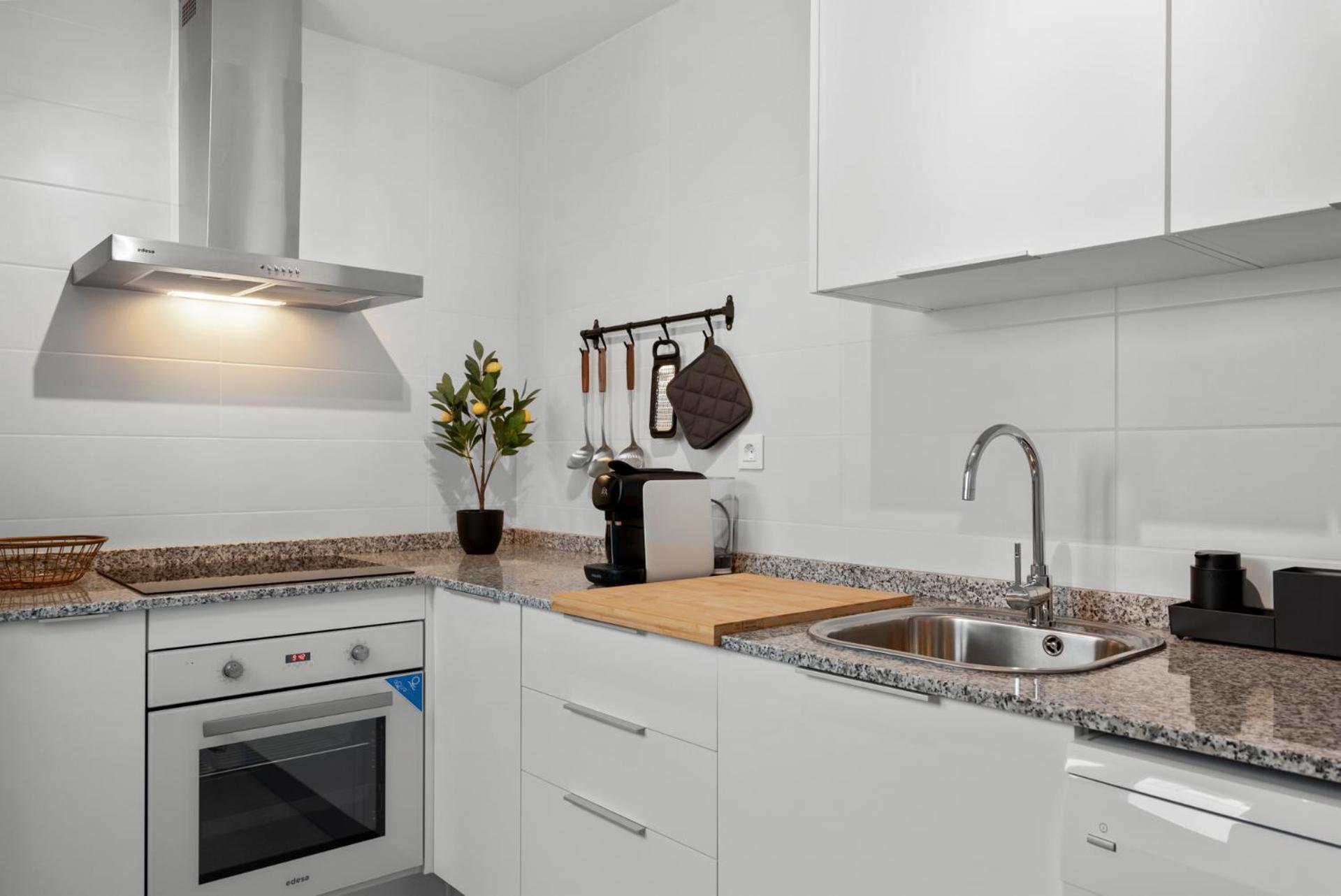 Beautiful 2-Bedroom Apartment Near Center And Beach Эстепона Экстерьер фото