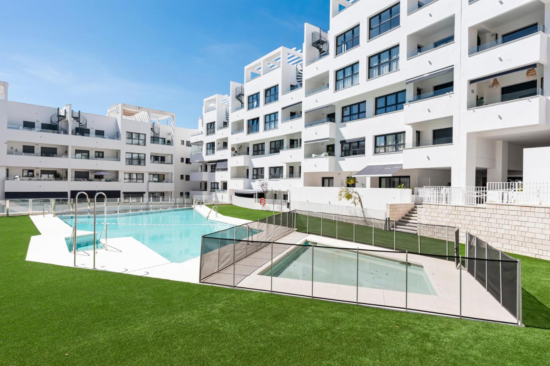 Beautiful 2-Bedroom Apartment Near Center And Beach Эстепона Экстерьер фото